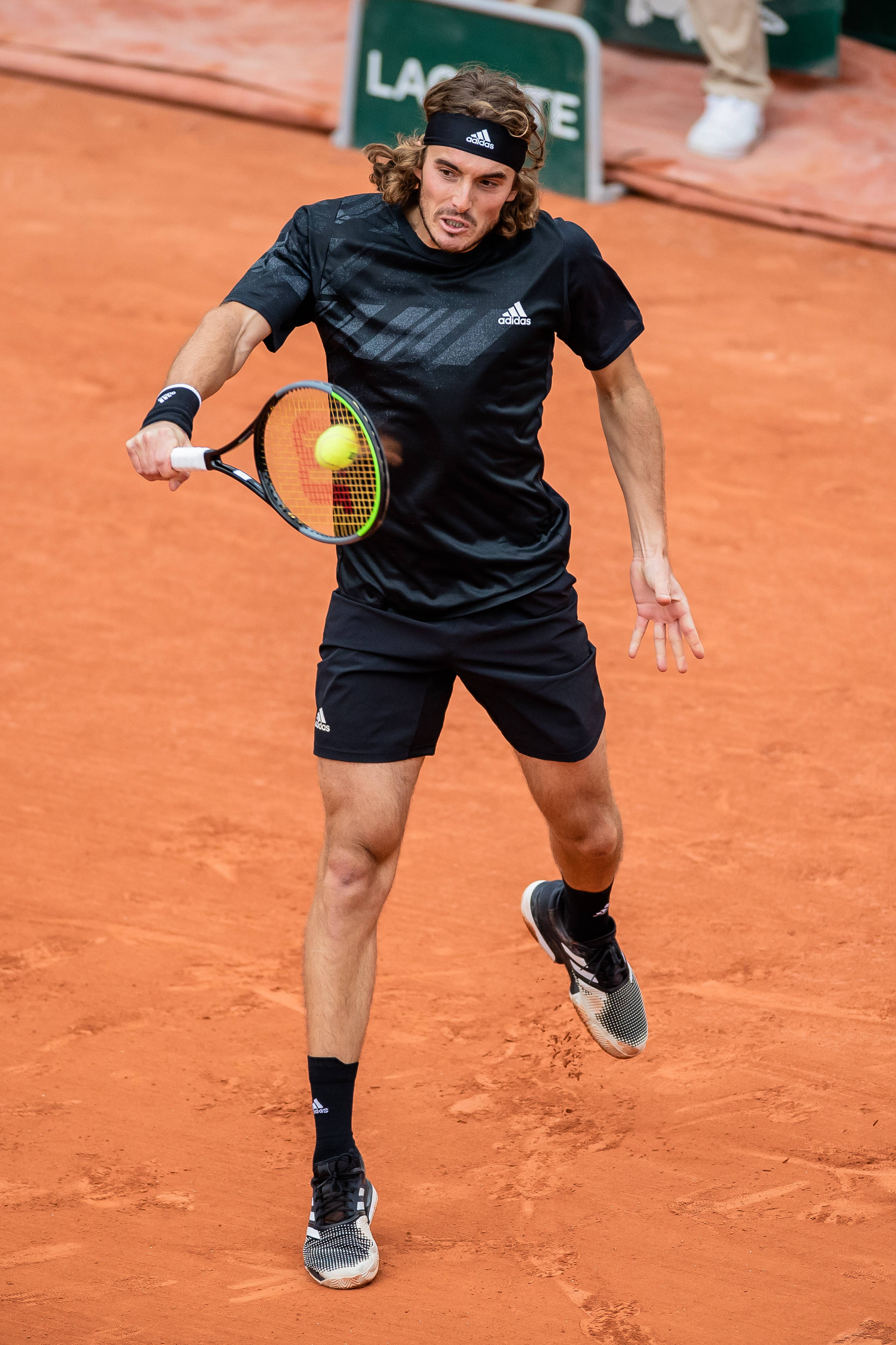 日本网球队逆转英国网球队，西西帕斯关键制胜