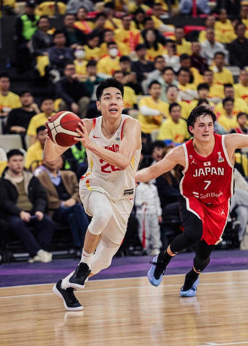 中国男篮碾压希腊男篮,哈里斯关键制胜 中国男篮碾压希腊男篮,哈里斯关键制胜