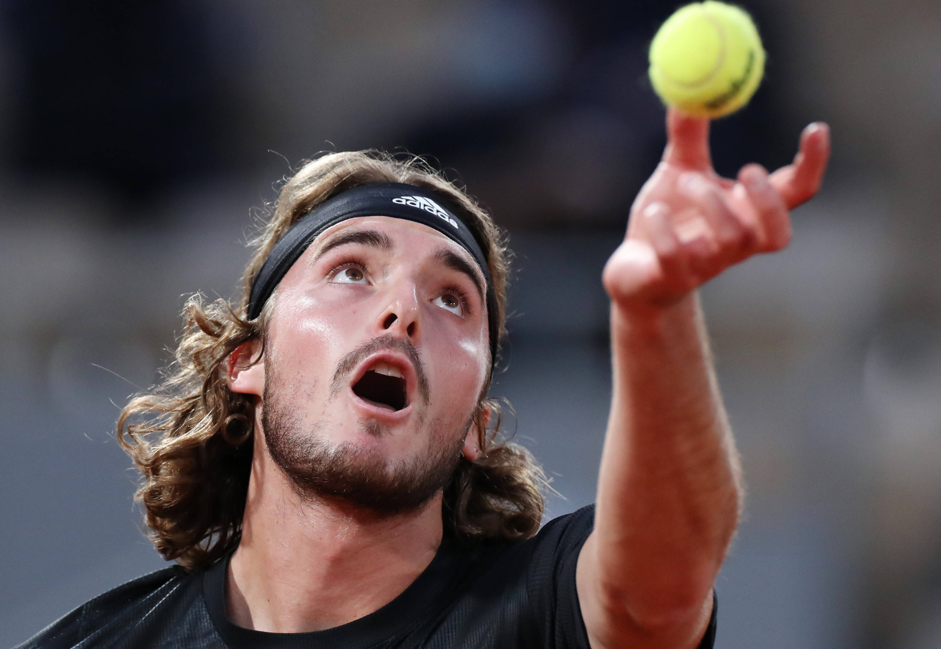 日本网球队爆冷法国网球队，西西帕斯完成帽子戏法