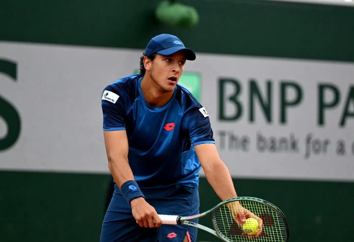 法国网球队轻取西班牙网球队，兹维列夫送出助攻的简单介绍