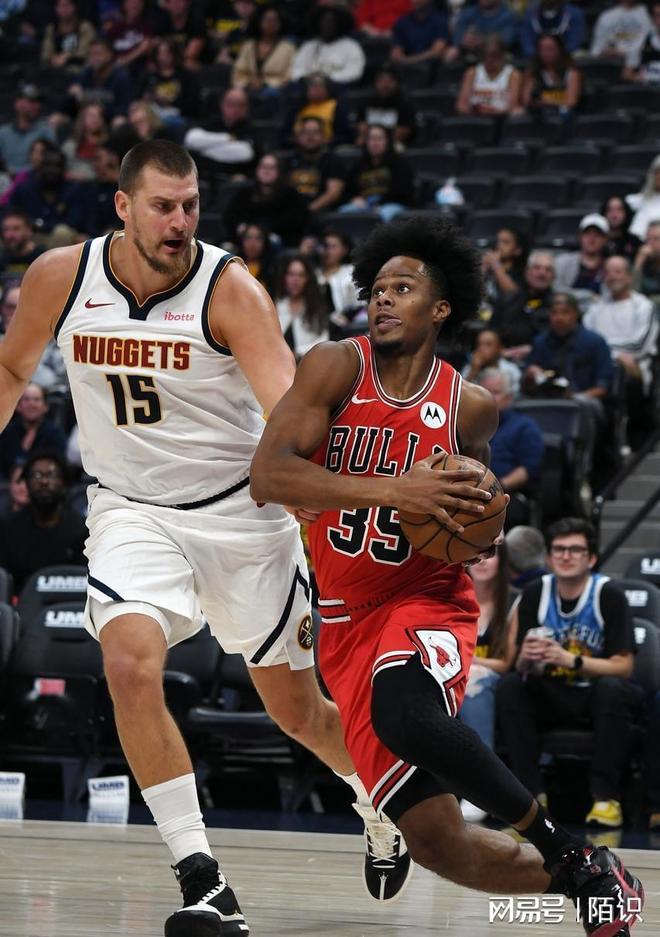 掘金爆冷公牛，约基奇完成帽子戏法