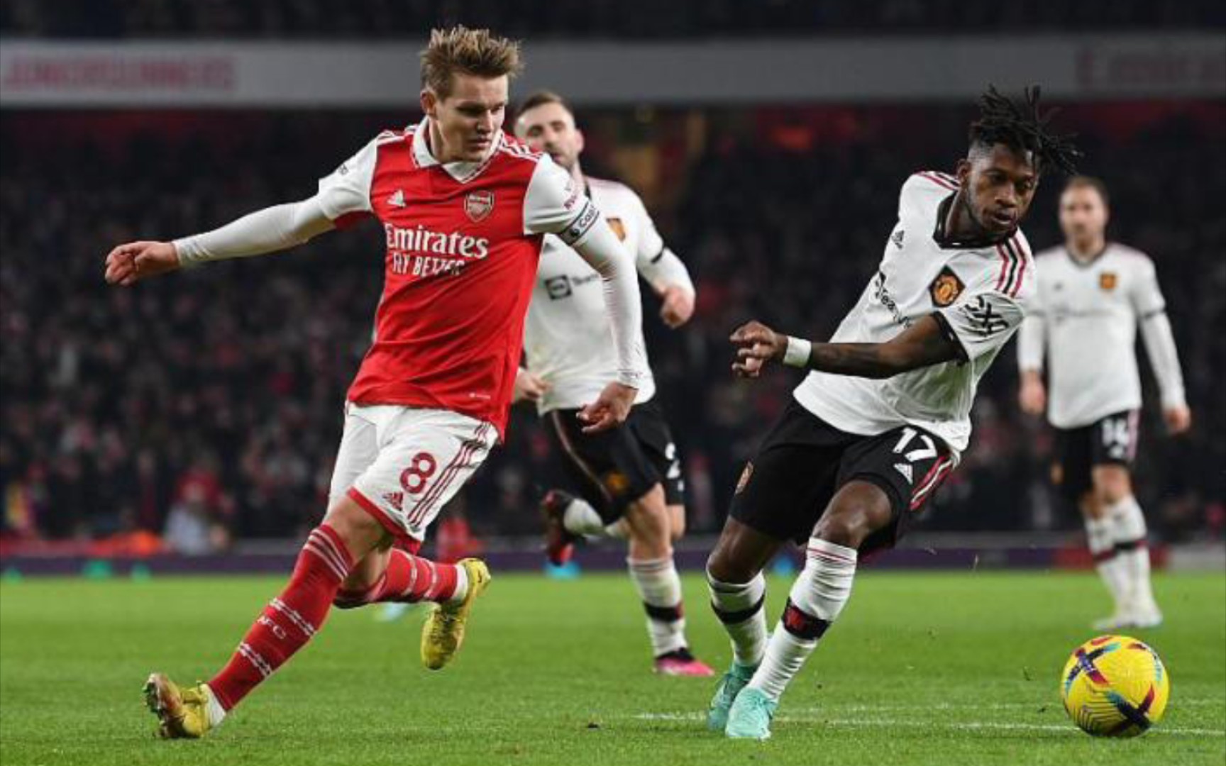 关于史诗对决！英超上演极限翻盘的信息