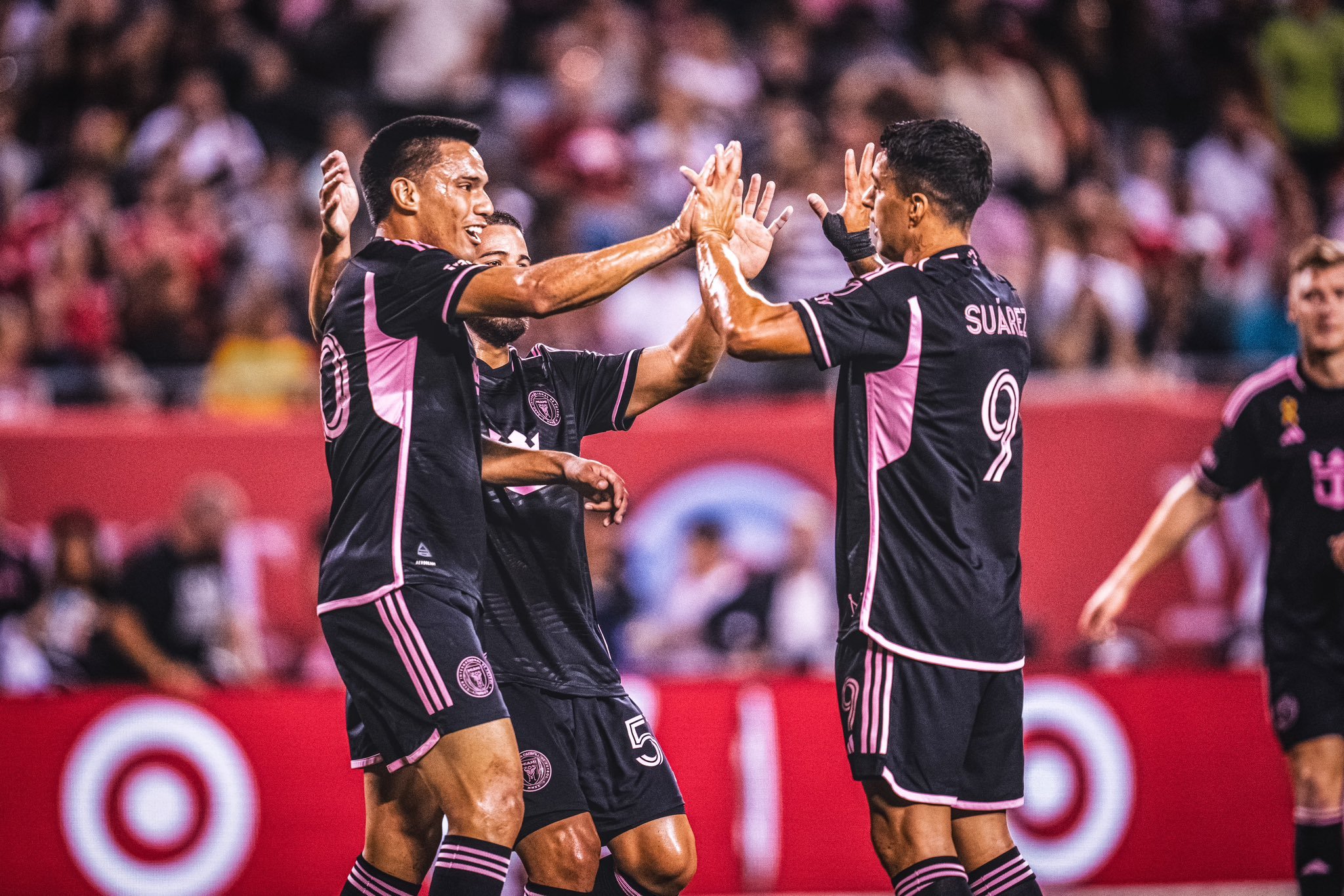 马德里竞技翻盘曼联，苏亚雷斯扛起全队