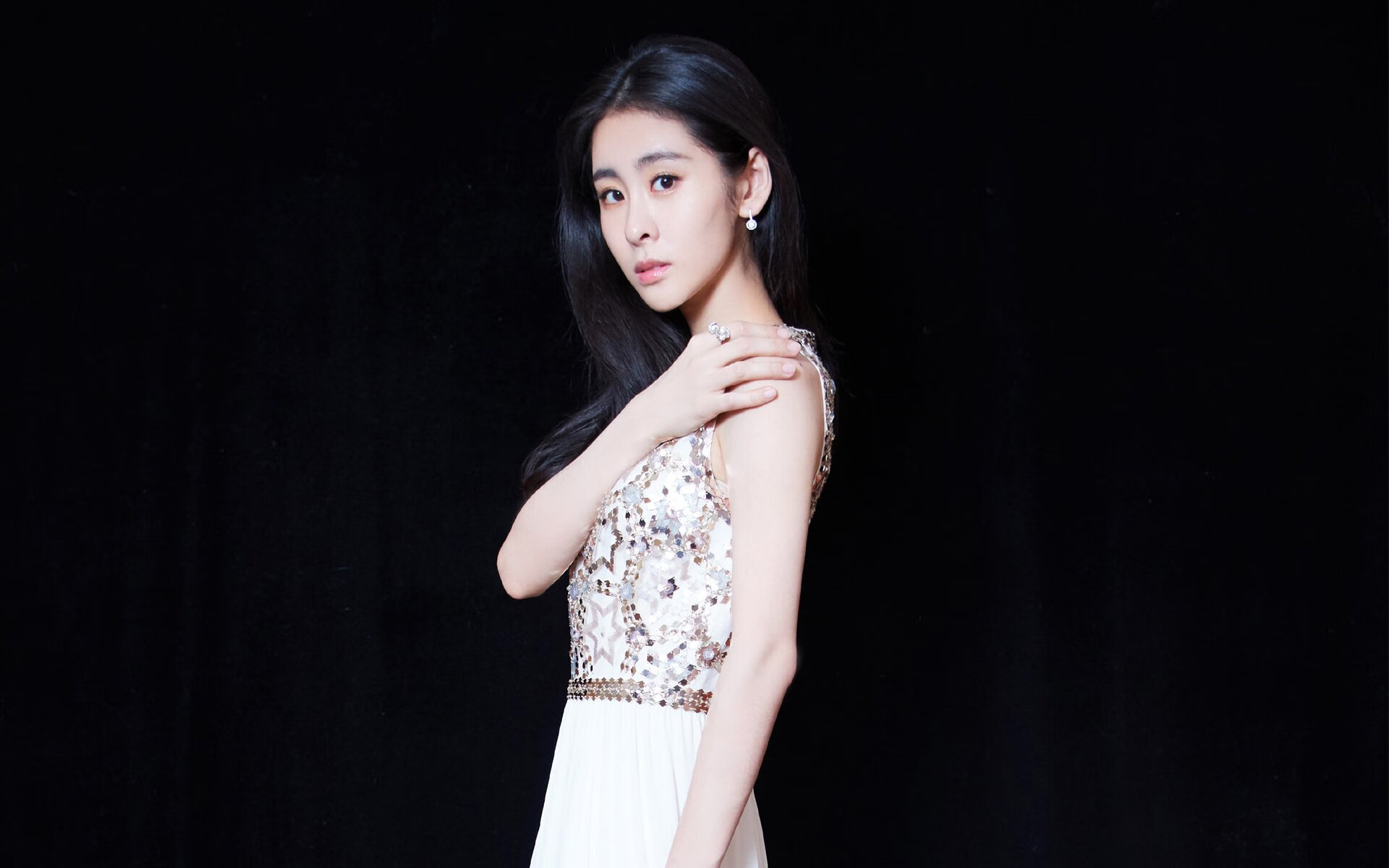 太阳险胜！但不是靠光，是靠那道撕裂天空的恩比德之火